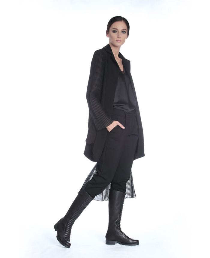 Trench-dress with pleated back and sleeves